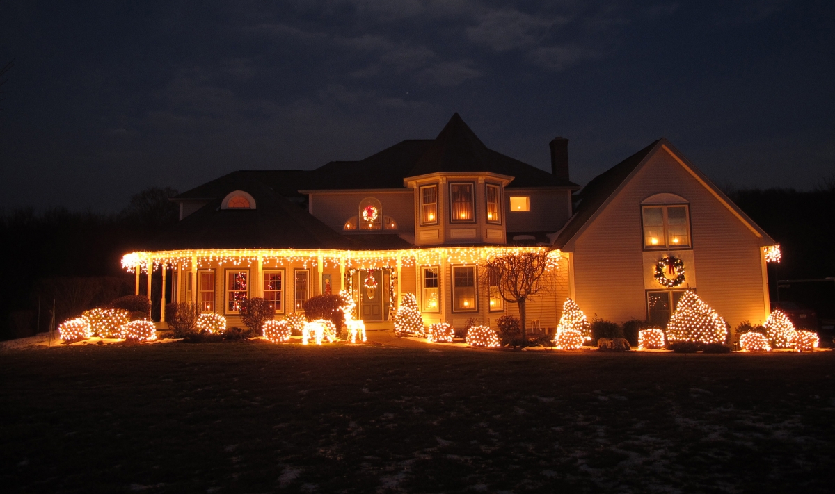 Lake Region Lights Up the Holidays with Inaugural Light Contest